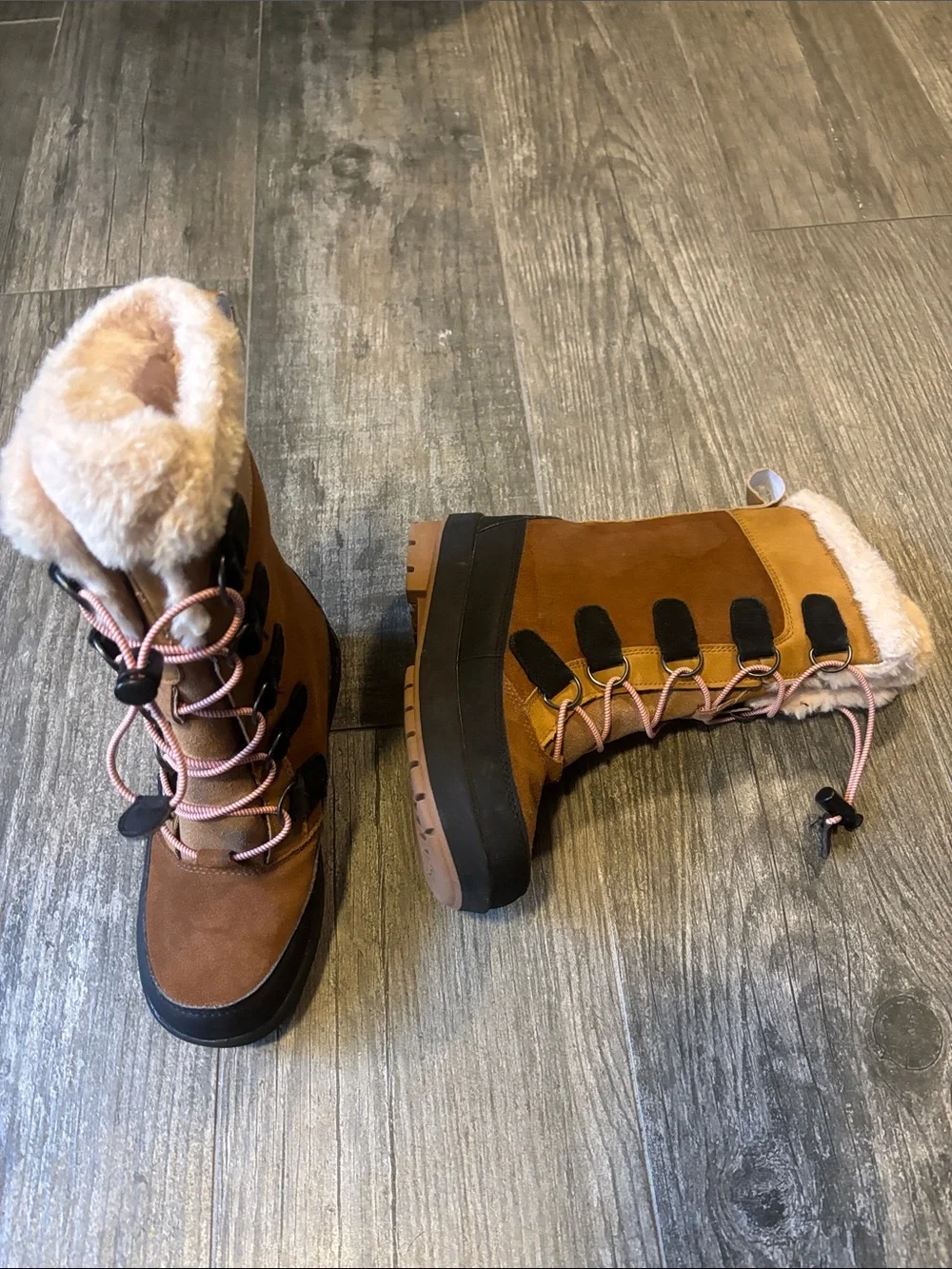 All in Motion Girls Tan Faux-Fur Lined Winter Boots. Size 2